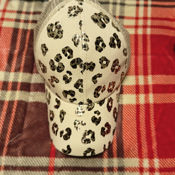 Accessories - Leopard Print Cap With The Ability To Put Your Hair Up. See Next Picture 🖼️